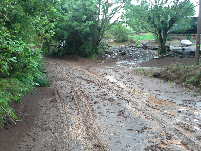 SECRETARIAS ESTÃO FAZENDO UM LEVANTAMENTO DOS DANOS EM ESTRADAS